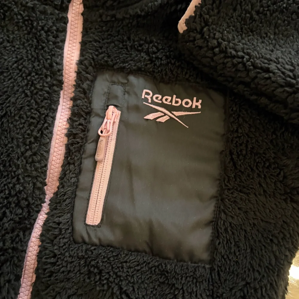 Reebok Girls Black Fleece Zip Up Hoodie Jacket.